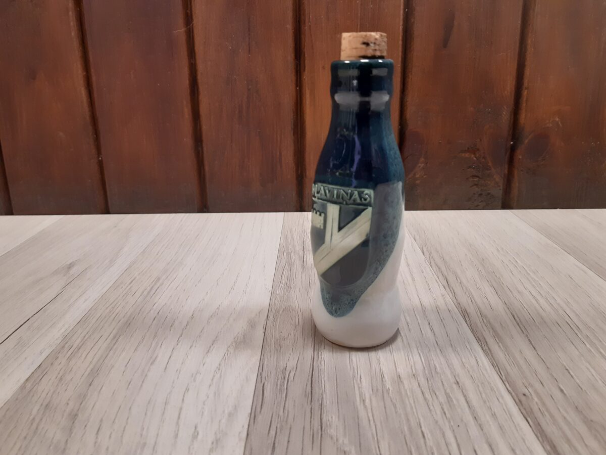 Keramikas pudele ar korķi ar Pļaviņu ģerboni
