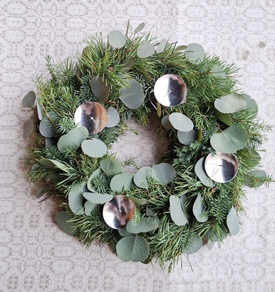 Adventes vainags ar eikaliptiem 